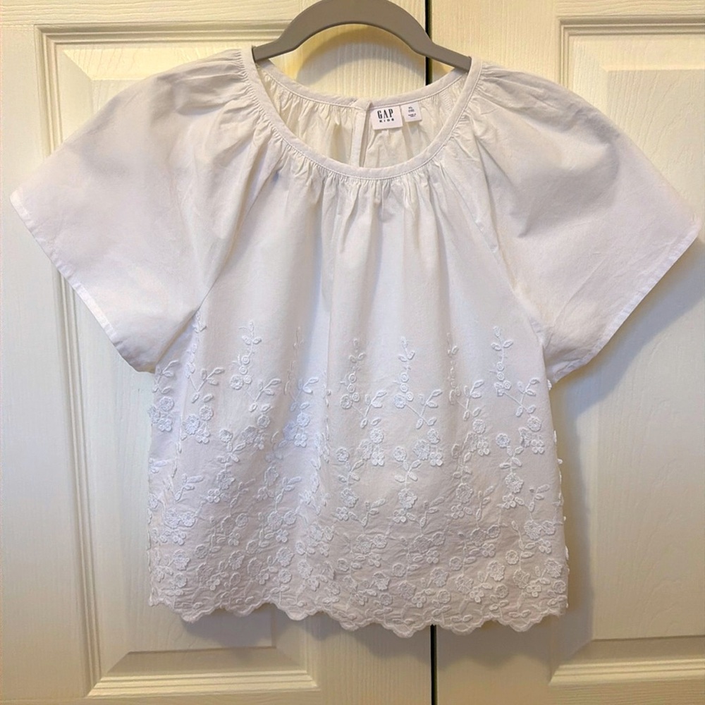 Gap kids white flower appliqué blouse size xl